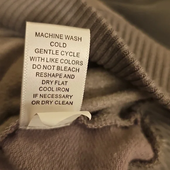 Neiman Marcus Dressy Grey Raglan Top With Long Sheer Sleeves - Picture 8 of 8